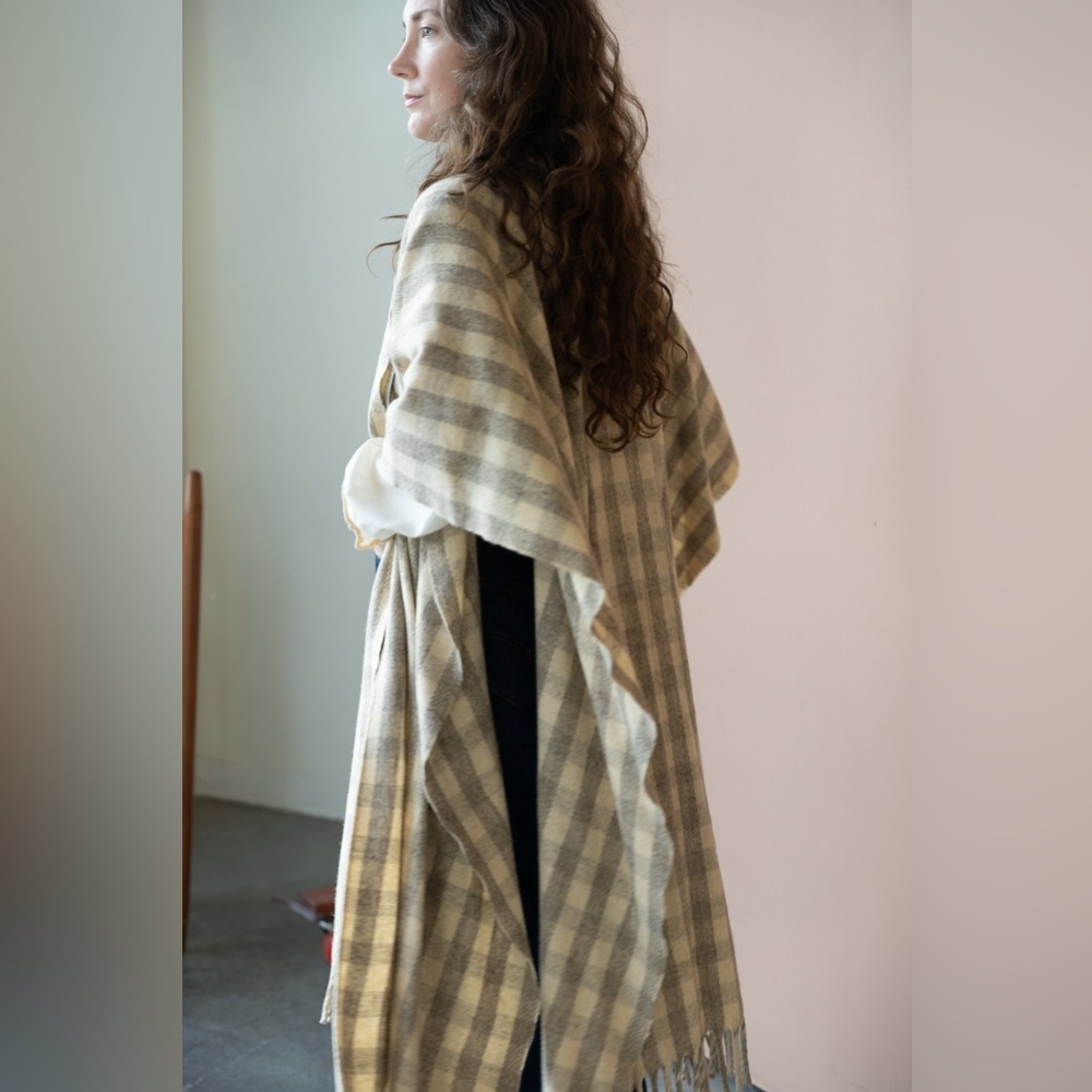Checkered Wool Cape - Picture 5 of 5